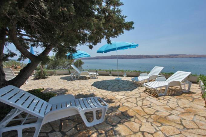 Beachfront Apartments Anita With Pool Karlobag Bagian luar foto