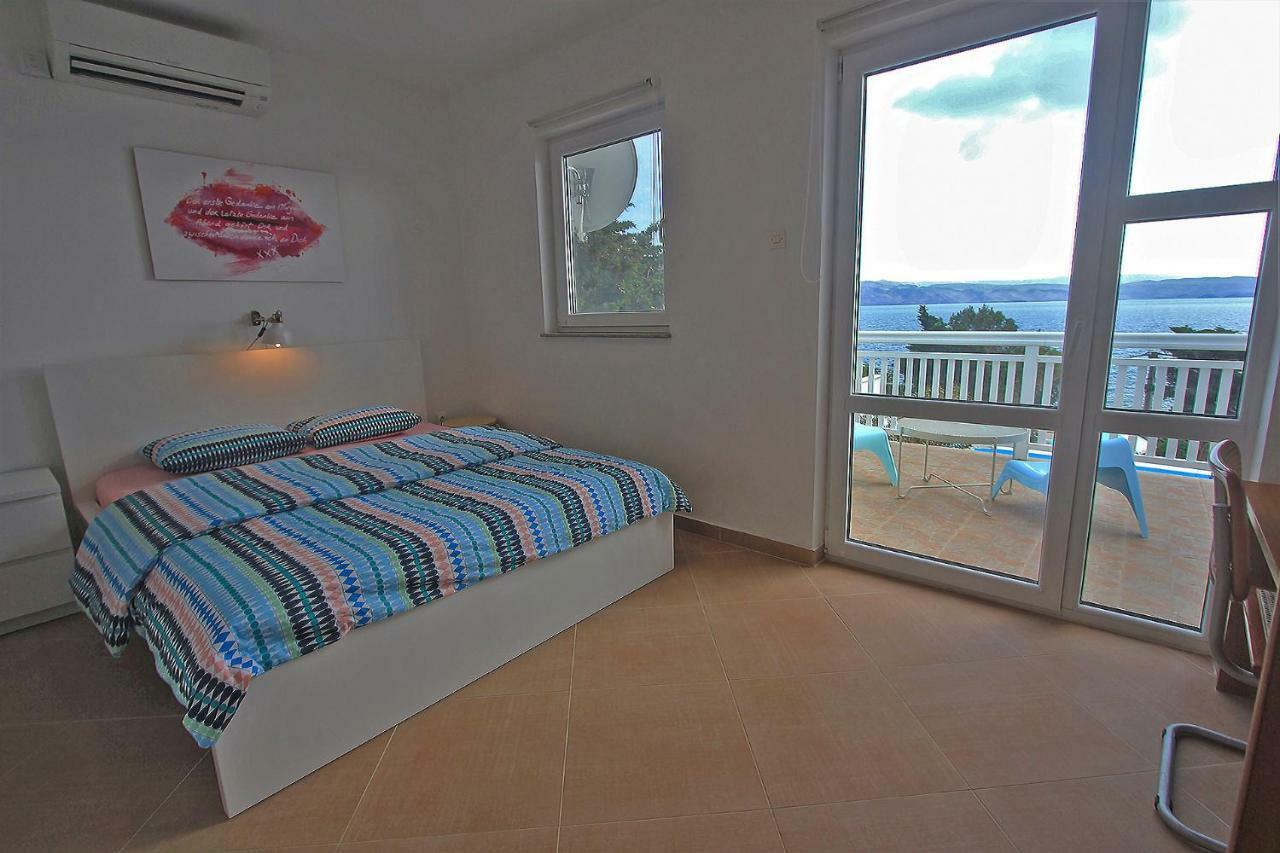 Beachfront Apartments Anita With Pool Karlobag Bagian luar foto