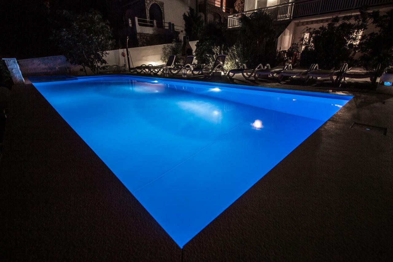 Beachfront Apartments Anita With Pool Karlobag Bagian luar foto