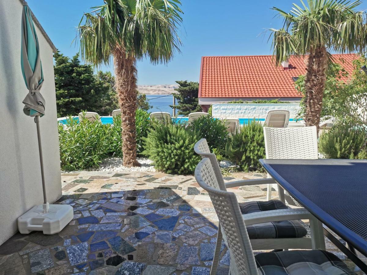Beachfront Apartments Anita With Pool Karlobag Bagian luar foto