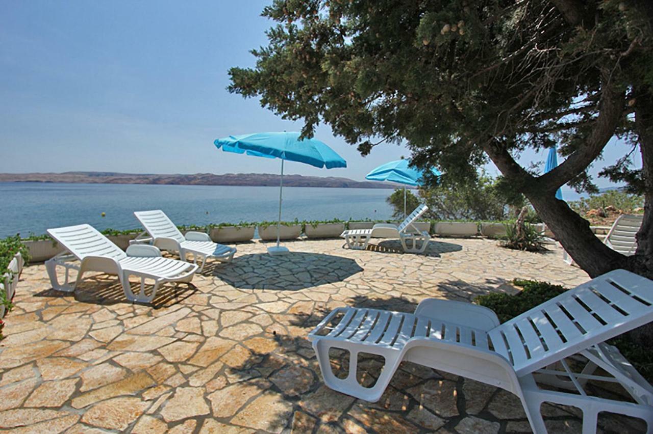 Beachfront Apartments Anita With Pool Karlobag Bagian luar foto
